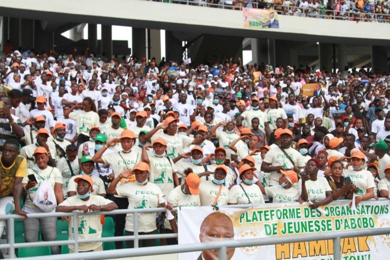 La jeunesse mobilisée pour le dernier hommage au Premier ministre Hamed Bakayoko. (Photos: Sébastien Kouassi)