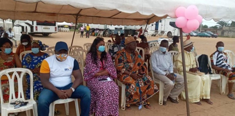 Les officiels présents à la cérémonie. (Photo : Marie-Ange AKPA)