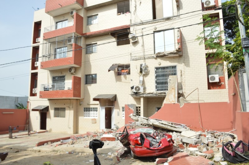 Le bâtiment de la Riviera-Bonoumin qui a vu ses balcons s’arracher, a été évacué. (DR)