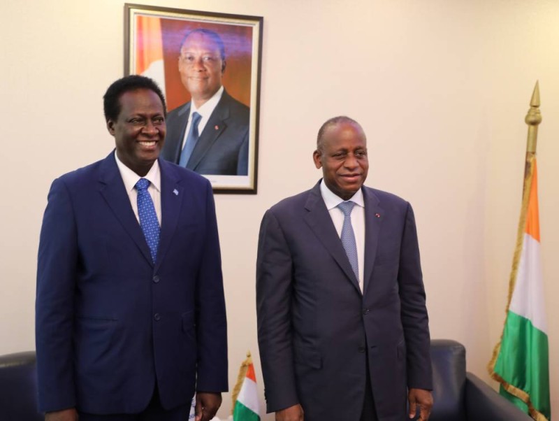 Le nouveau Représentant du PAM en Côte d’Ivoire, Ussama Osman, et le Ministre ivoirien des Affaires Etrangères, Ally Coulibaly.