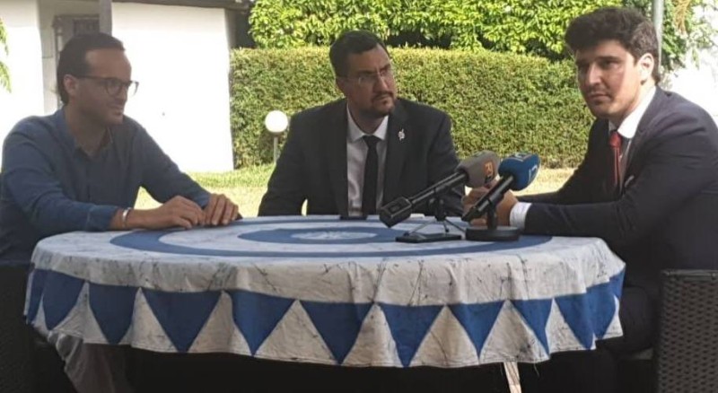 Le député français, M’jid El Guerrab lors de sa conférence de presse à Abidjan. (DR)