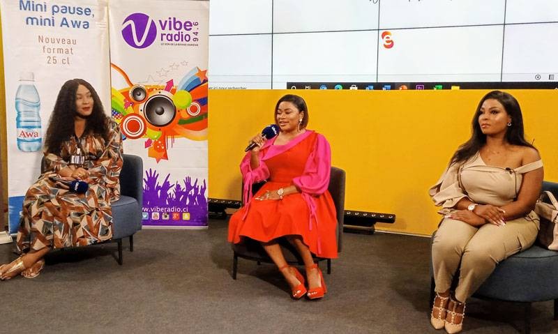 Belle Jones (au centre) promet d’aider les femmes à bâtir leur leadership. (DR)