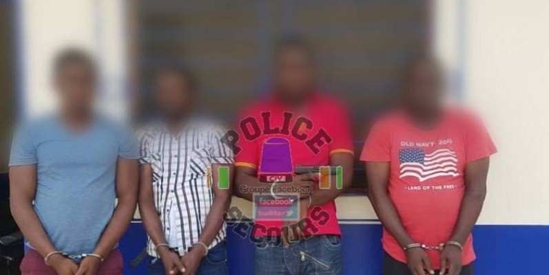 Les quatre présumés braqueurs interpellés par la police, lors de leur intervention. (Dr)