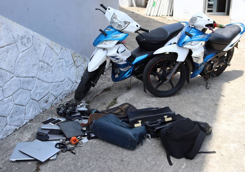 Deux motos et objets volés par le Gang Nganchi et Boukeké. (Photo : DGPN)