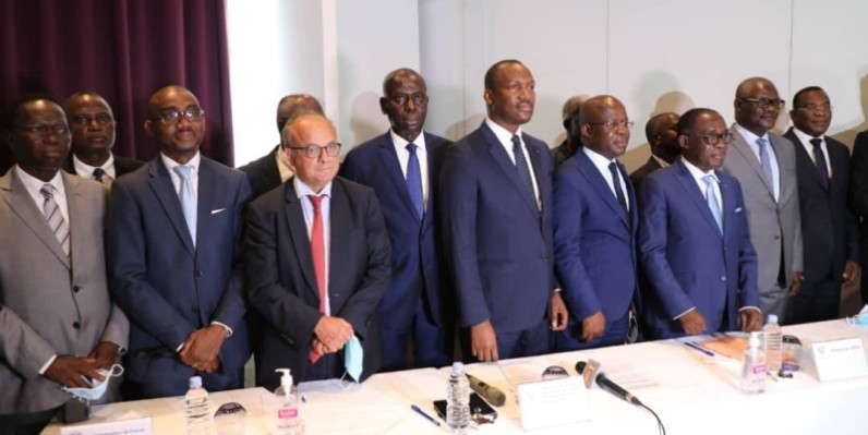 La photo de famille à l'issue de la cérémonie. (DR)