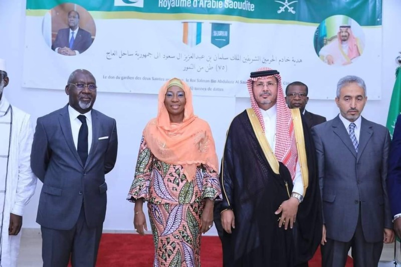 Le ministre Alcide Djédjé, la ministre d'Etat et les diplomates saoudiens
