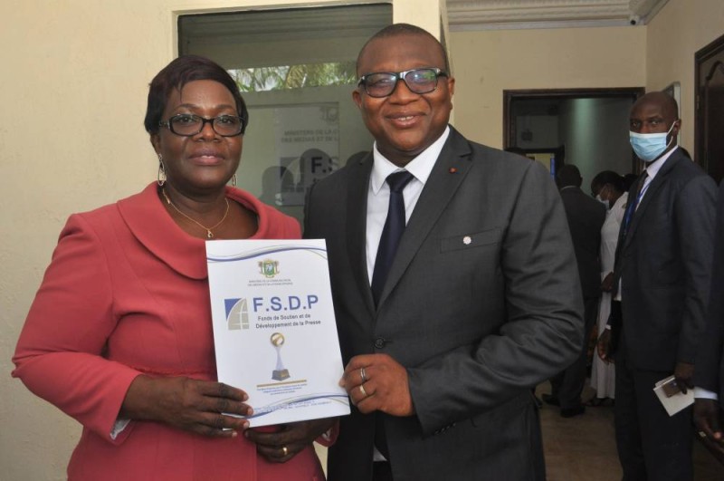 Le ministre Amadou Coulibaly et le Directeur Exécutif du FSDP Mme Bernise N'Guessan