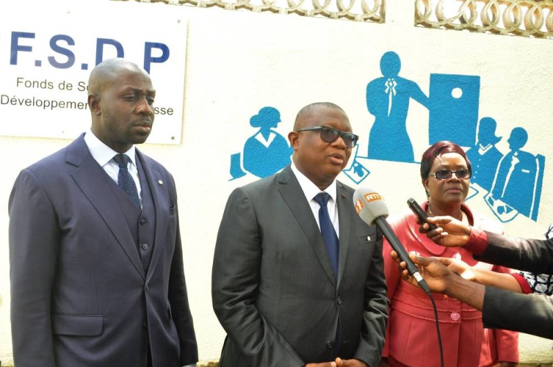 Le ministre Amadou Coulibaly avec les responsables du FSDP
