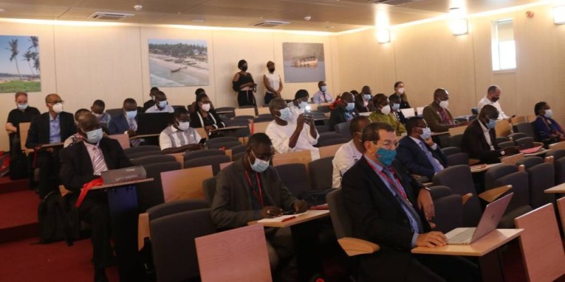 Les participants au symposium. (Bavane)