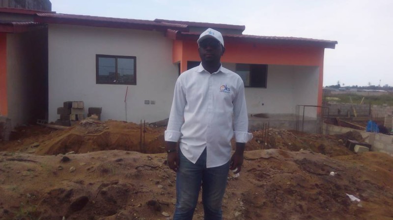 Le souscripteur, Goita Abdoulaye, heureux de réceptionner sa maison. (DR)