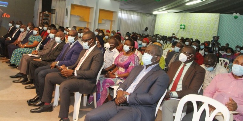 Les agents sont venus nombreux à cette rencontre et ont réservé un accueil chaleureux à leur ministre. (Photo: Véronique Dadié)