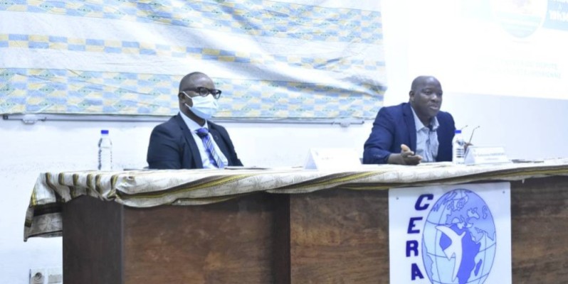 Dr Gaoussou Karamoko (à droite) a animé la conférence. (Photo : Ange Kumassi)