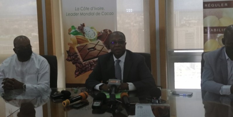 Yves Brahima, directeur général du Conseil café-cacao (au centre). (Photo : DR)