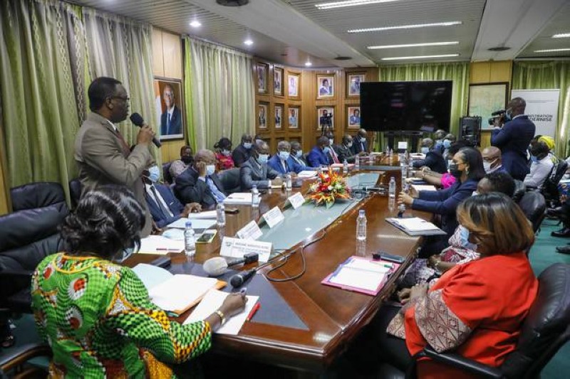 Séance de travail des éditeurs avec la ministre Mariatou Koné (DR)