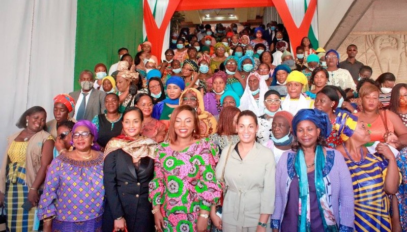 Les femmes mobilisées autour de Nassénéba Touré pour s'engager ensemble dans la mise en œuvre de la vision du Président Alassane Ouattara Dr