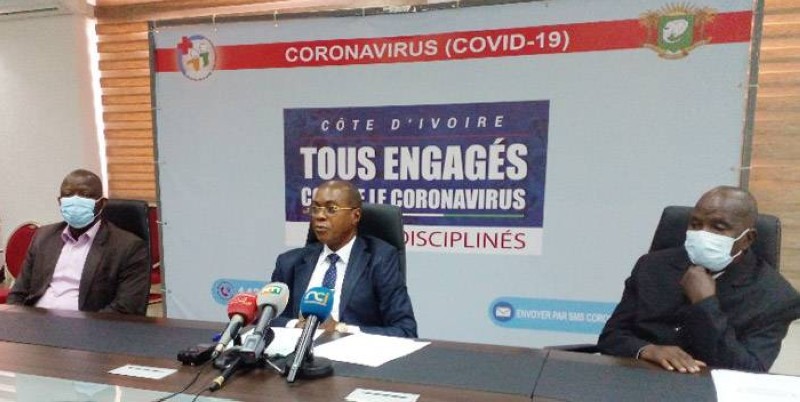 L’Inspecteur Général, Dr ABLE Ekissi (au milieu) a lu le communiqué de presse. (DR)
