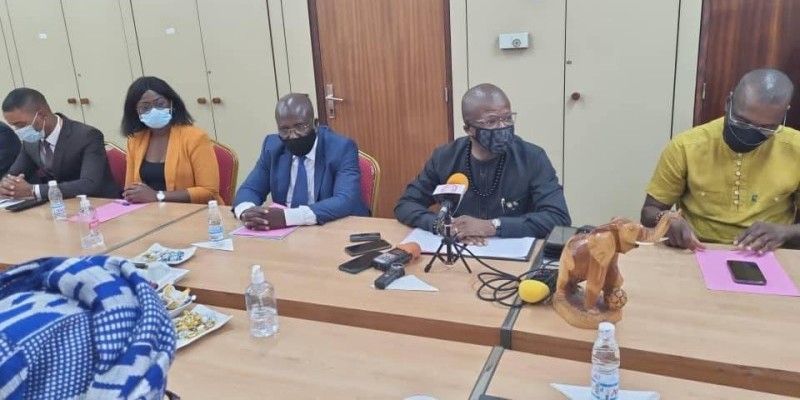 Les membres du comité de normalisation. (Photo : Africa sports)