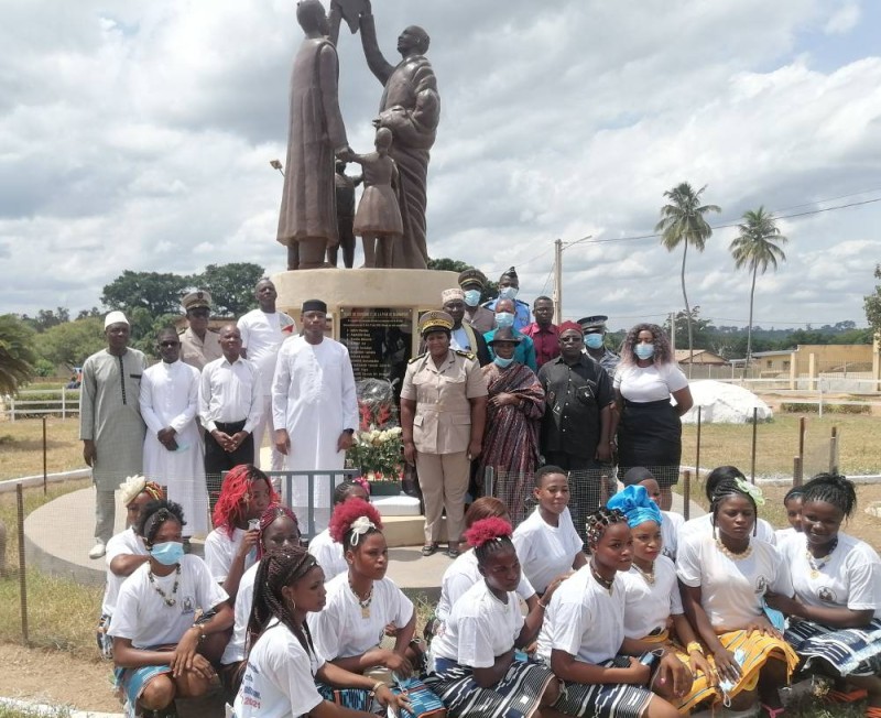 A travers le ministre Sidi Touré, les autorités administratives et traditionnelles, les populations de Béoumi ont honoré la mémoire des victimes du conflit intercommunautaire de 2019.