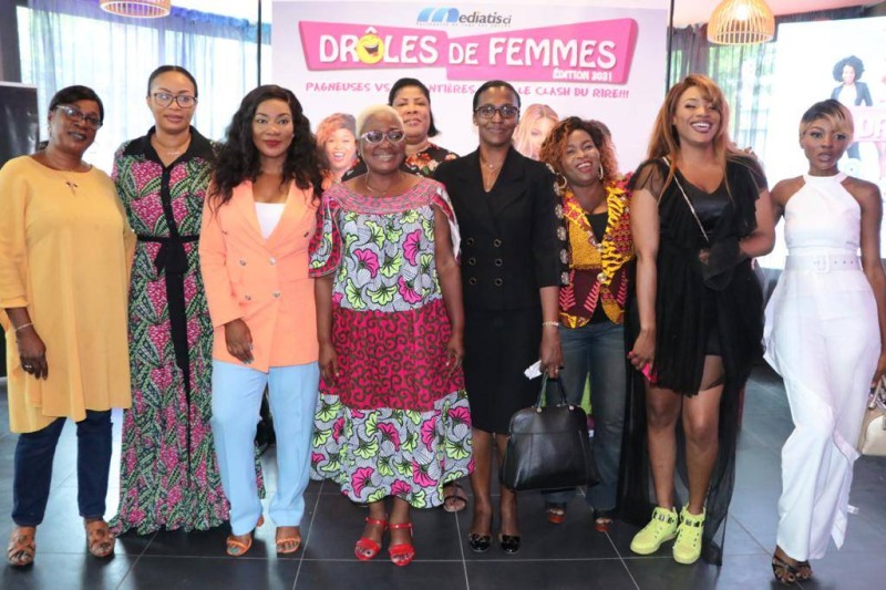L'équipe de "Drôles de Femmes" a posé pour immortaliser la cérémonie. (Dr)