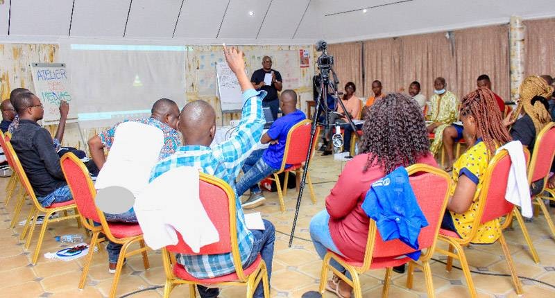Des journalistes en formation sur la notion de politique. (DR)