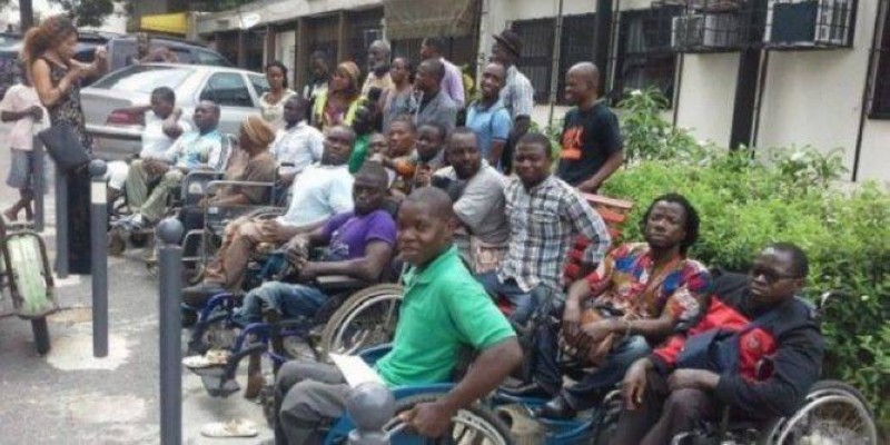 Une vue des personnes en situation de handicap devant la DPPH à Abidjan-Plateau sis à la Caistab (DR)