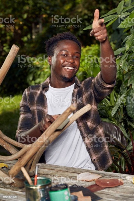 Un bricoleur heureux de son bricolage (DR)