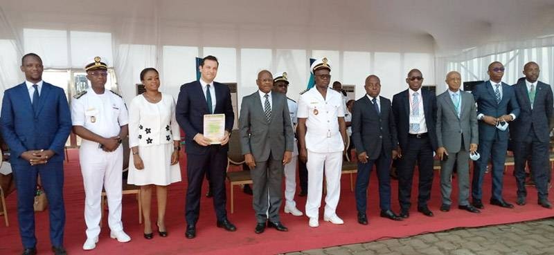 La photo de famille après la remise de la certification ISPS. (Photo : DR)