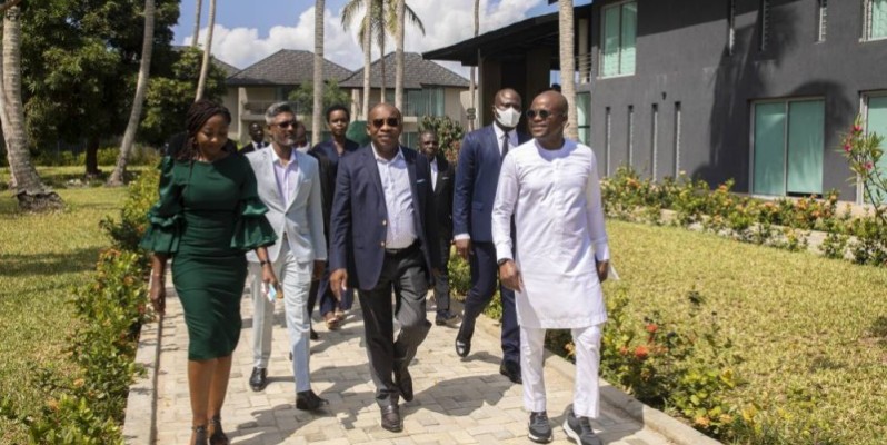 Le ministre du Tourisme et des Loisirs, Siandou Fofana, a visité le BBr en compagnie de Fabrice Sawegnon, le promoteur. (DR)