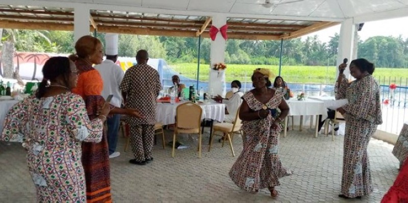 Musique et danses au menu de cette célébration ont permis aux participantes de s’égayer, dans une ambiance conviviale. (Edouard Koudou)