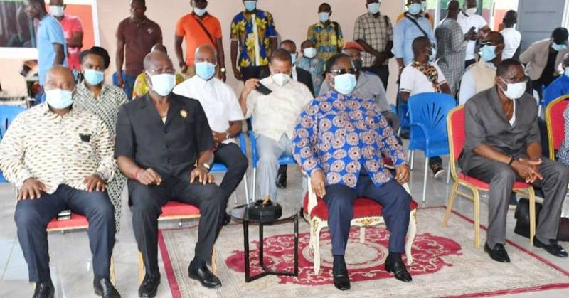 Le président du Pdci-Rda, Henri Konan Bedié, s’est rendu à la cour royale. (Photo : DR)