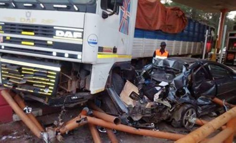 Une vue du camion et de la berline en épave. (Photo : DR)