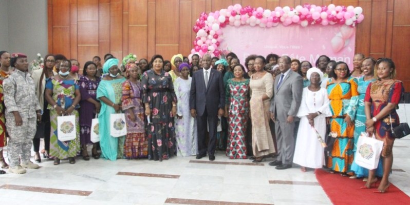Les femmes de cette Chambre sont reparties les bras chargés de cadeaux. (Photo : Véronique Dadié)