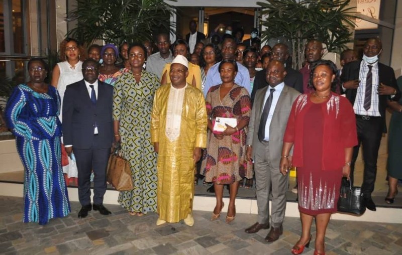 Le ministre du Tourisme et des Loisirs, Siandou Fofana a remis à la remise solennelle des cartes d'agents assermentés, à 114 de ses collaborateurs (DR)