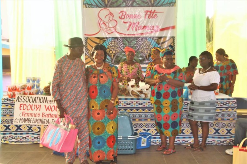 Les femmes de Jacqueville ont rendu hommage la Grande Chancellière, Mme Henriette Dagri Diabaté à l'occasion de la fête des mères (DR)
