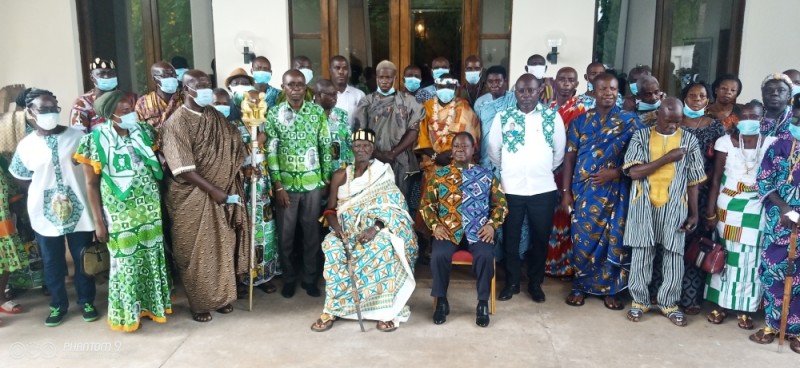 La délégation des Agni avec le président Bédié. (Photo : DR)