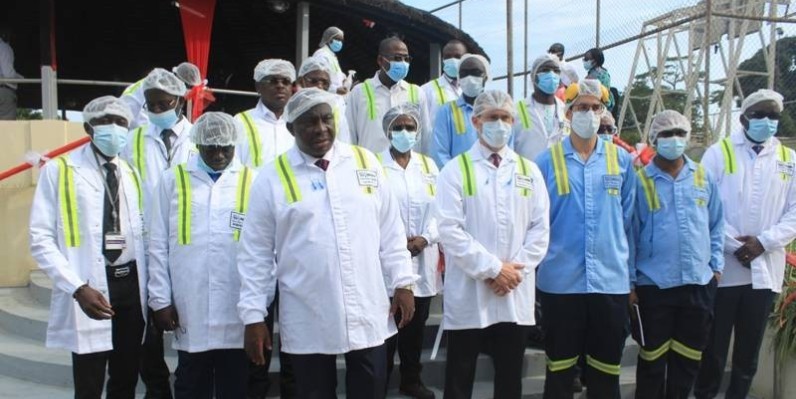 La photo de famille après la visite de la fabrique de Nestlé. (Photo : Marie-Ange AKPA)
