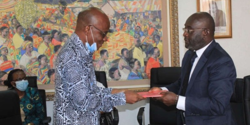 Yacouba Konaté (à gauche) s’en va, Yapi Patrick Hervé (à droite) s’installe. (DR)