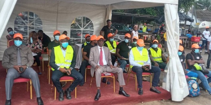 Les officiels lors de la cérémonie.  (Photo : Marie-Ange Akpa)