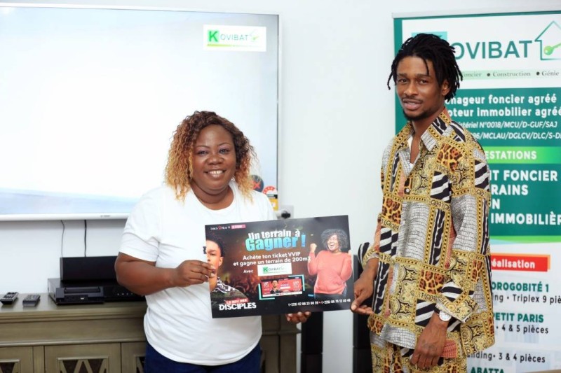 KS Bloom en compagnie de Mme Kouadio.
