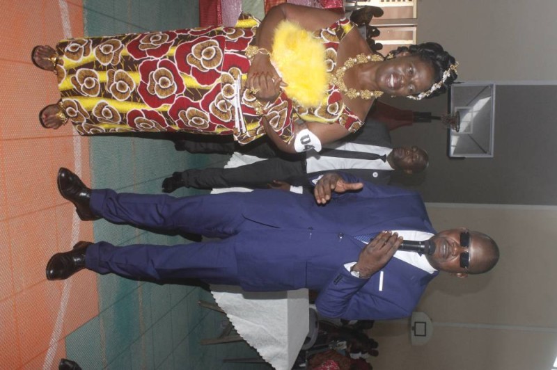 Dr Dély Mamadou se félicitant de travail de ses collaboratrices (Dr)