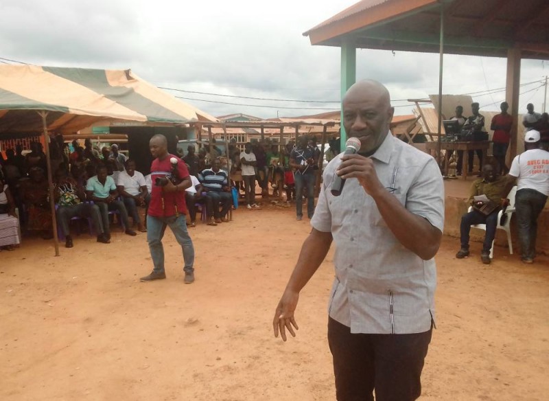 Le Ministre Roger Adom, coordonnateur régional associé du Rhdp dans l’Indénié-Djuablin était en tournée, au sud du département d’Abengourou.