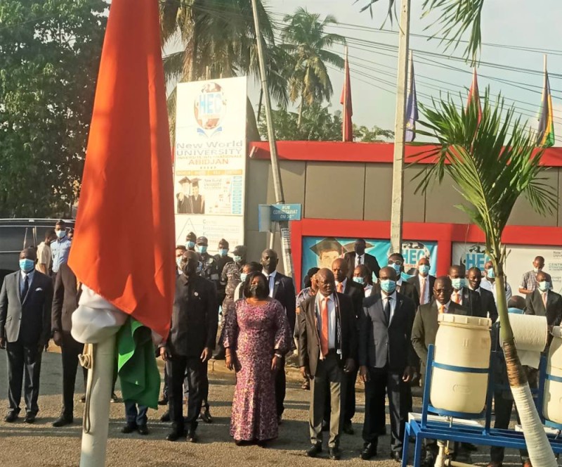 La ministre de la Culture lors du salut aux couleurs au Burida (Ph: Salif D. CHEICKNA)