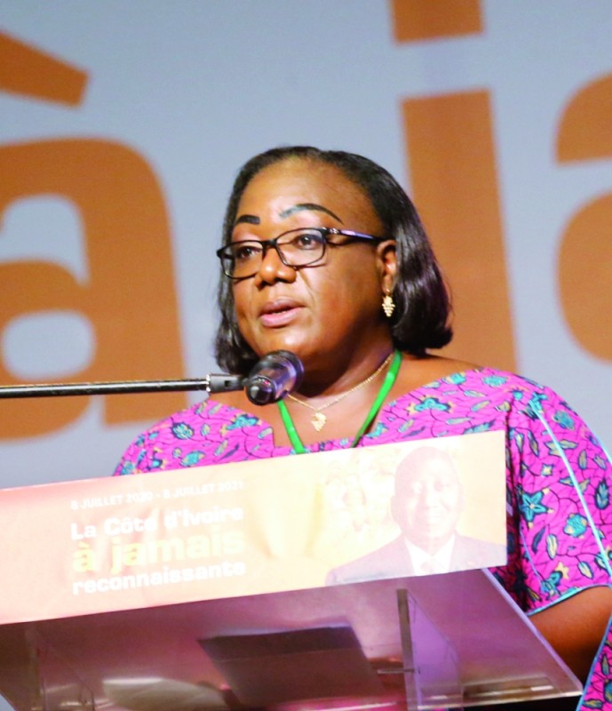 La ministre Anne Désirée Ouloto 