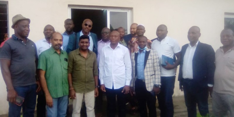 Une photo de famille a permis aux participants d’immortaliser la rencontre. (Photo : DR)