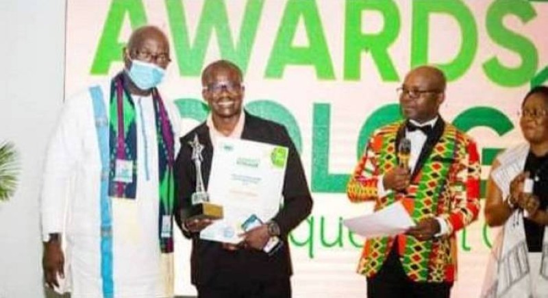 M. Jonathan Kouadio (Green Label) recevant son prix. (DR)