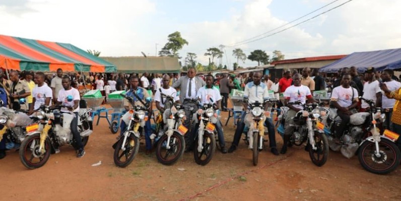 Une vue des motos offertes par Dr Serey Doh Célestin. (Photo : Saint-Tra Bi)