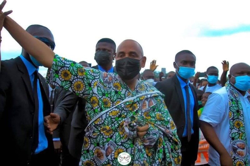 Le premier ministre Patrick Achi à son arrivée au stade