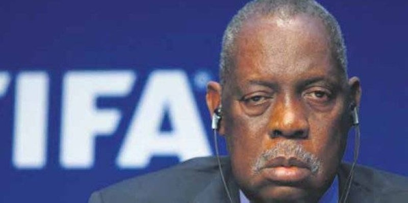 Issa Hayatou âgé de 74 ans condamné par la Fifa. (DR)