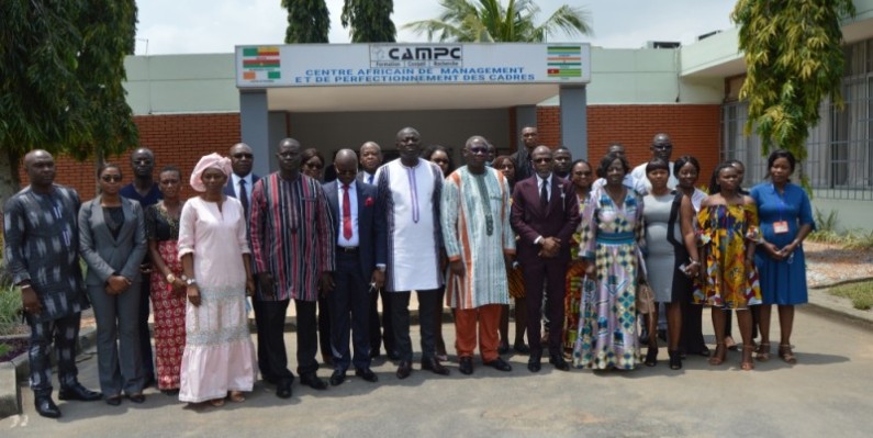 Le ministre burkinabè Salif Tiemptoré (au centre) s’est félicité des progrès réalisés par l’institution. (Photo : DR)