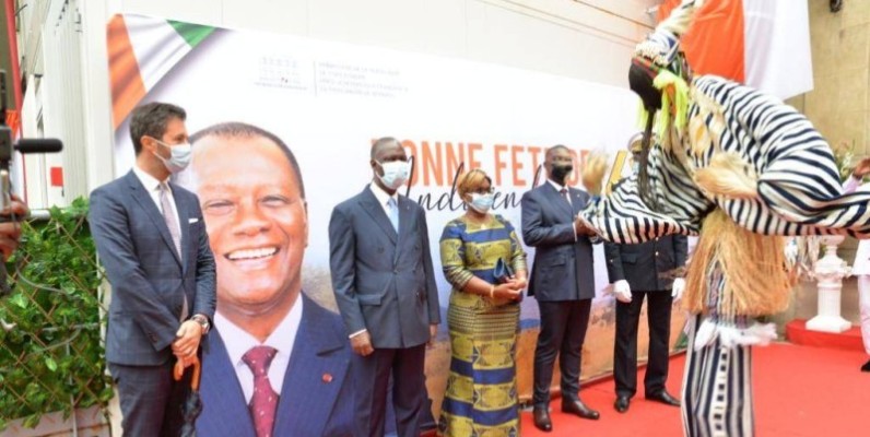 Un masque de l'ouest de la Côte d'Ivoire a gratifié une prestation aux invistés (DR)